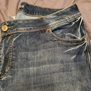 Maurices jeans